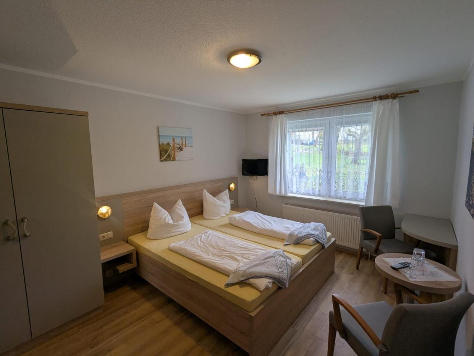 Pension & Restaurant Haus Hiddensee Kloster Buitenkant foto