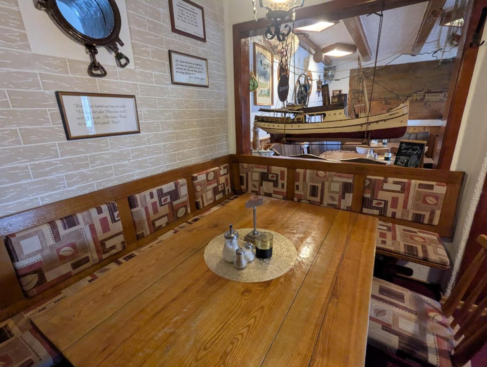 Pension & Restaurant Haus Hiddensee Kloster Buitenkant foto