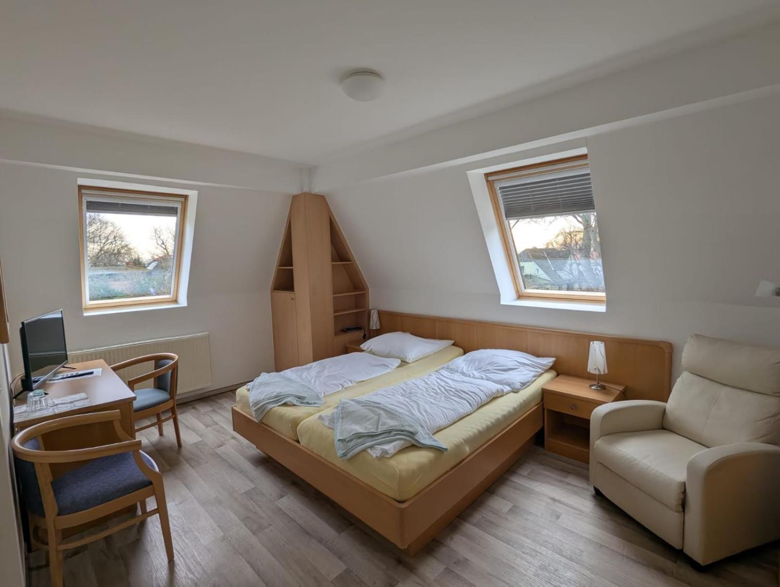 Pension & Restaurant Haus Hiddensee Kloster Buitenkant foto